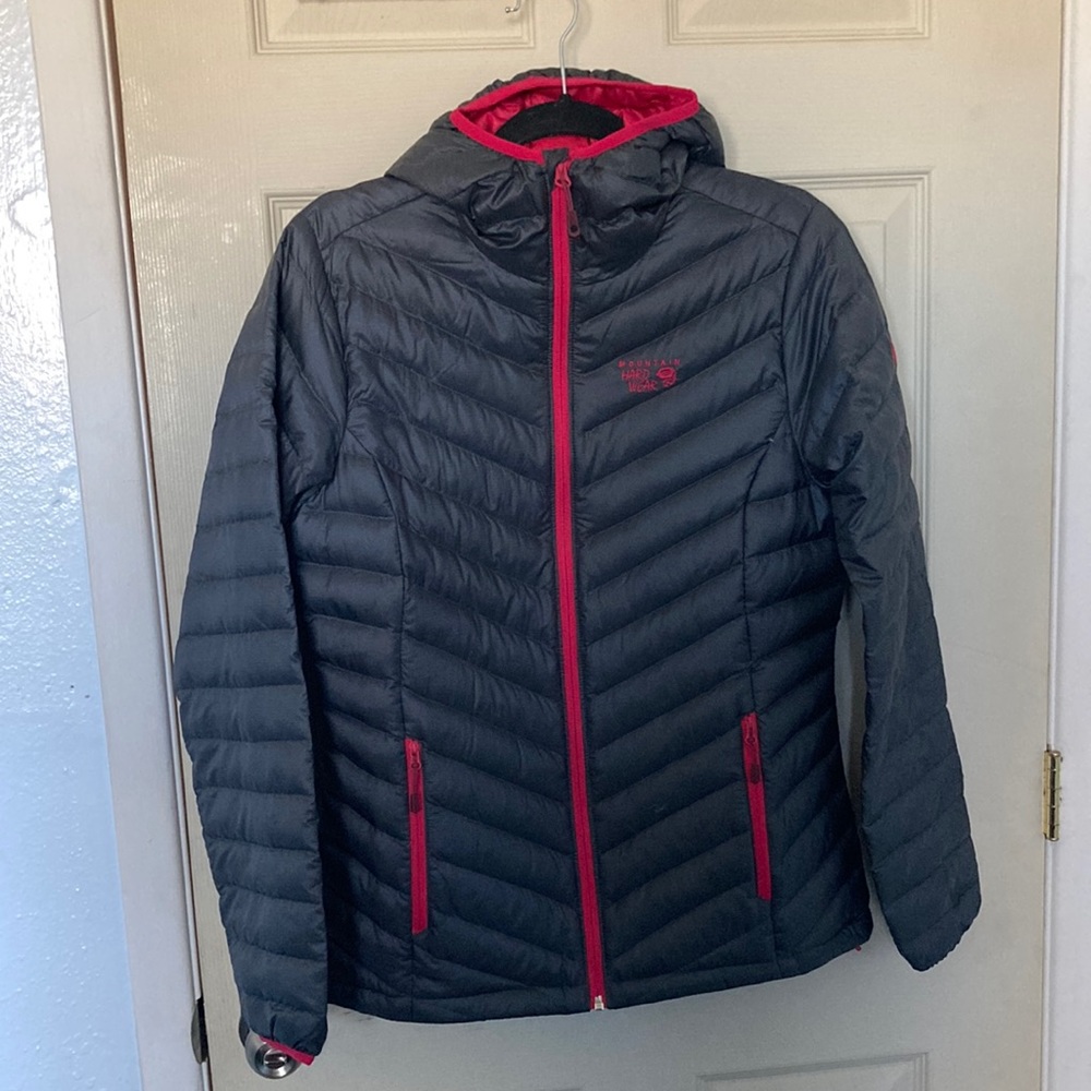 Mountain Hardware Down Jacket with Hood 800 down count. Stuff sak!